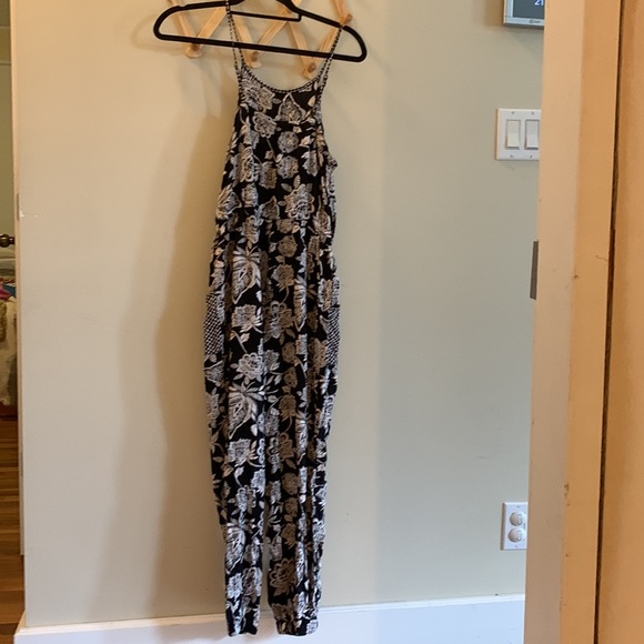 American eagle black/white print jumpsuit - med - Picture 4 of 4